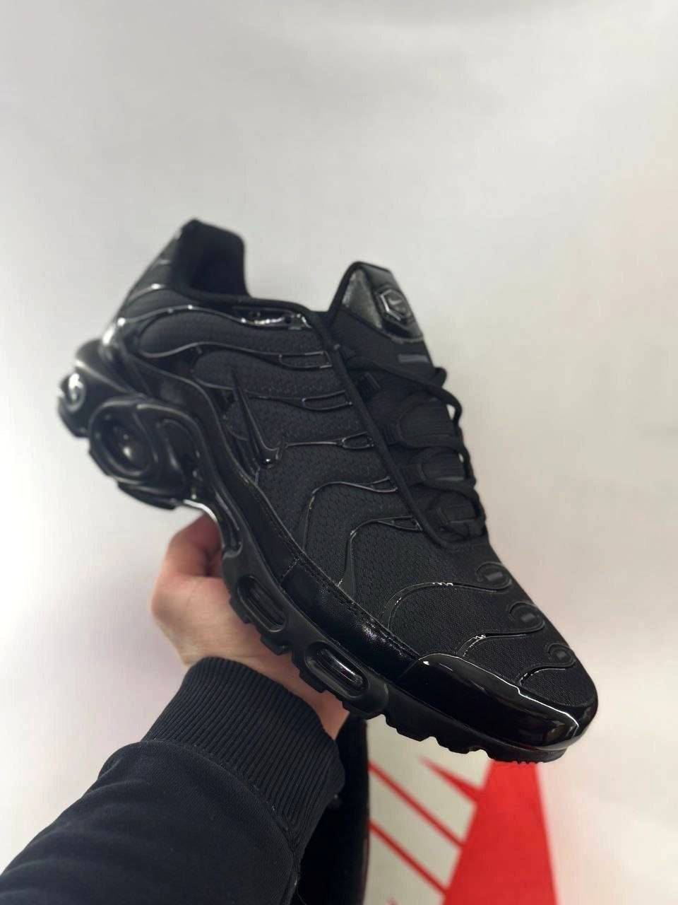 Nike Air Max Plus TN "Triple Black"