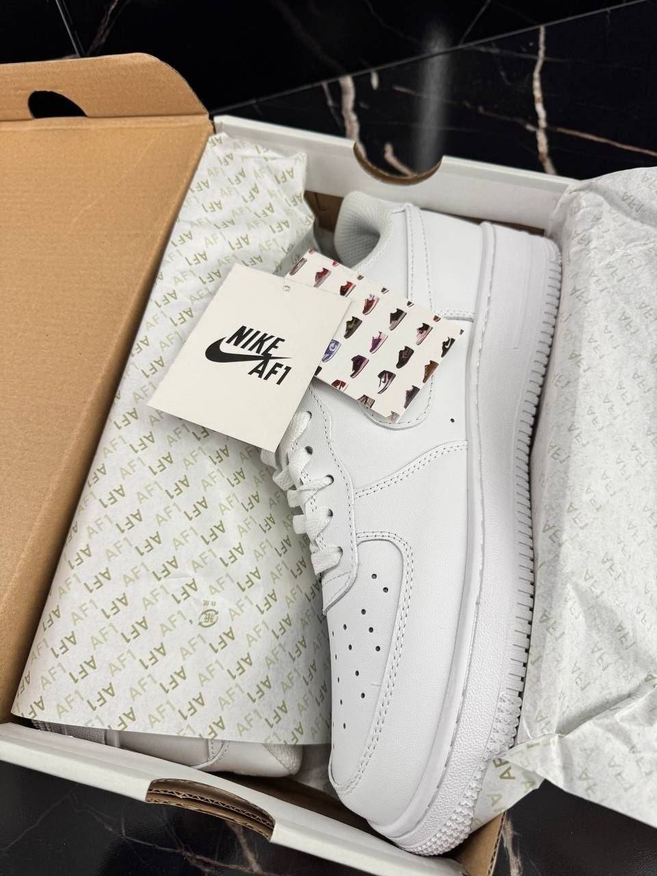 Nike Air Force 1 '07 Low (White/Black)