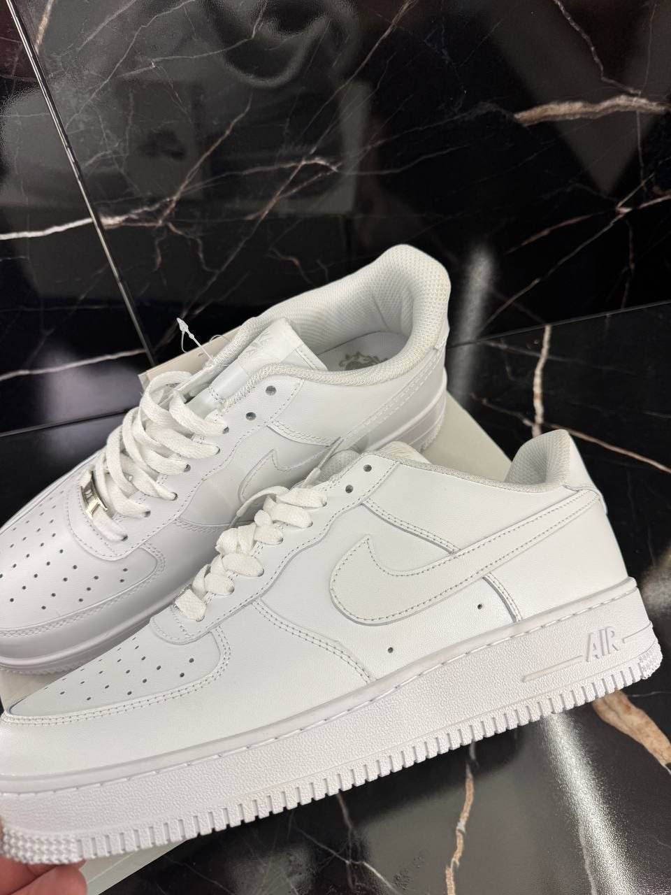 Nike Air Force 1 '07 Low (White/Black)